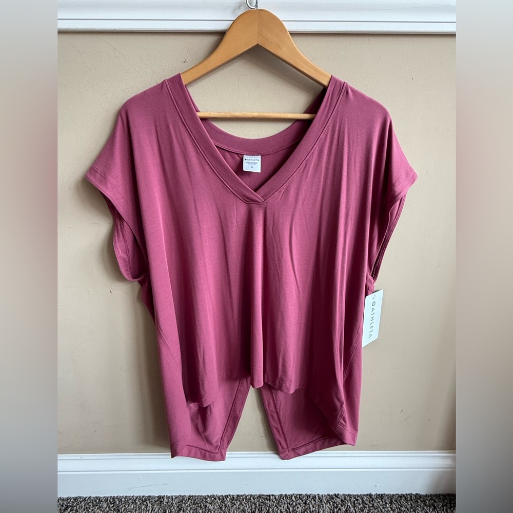NWT Athleta Essence Away from Body Tee, Size XL.